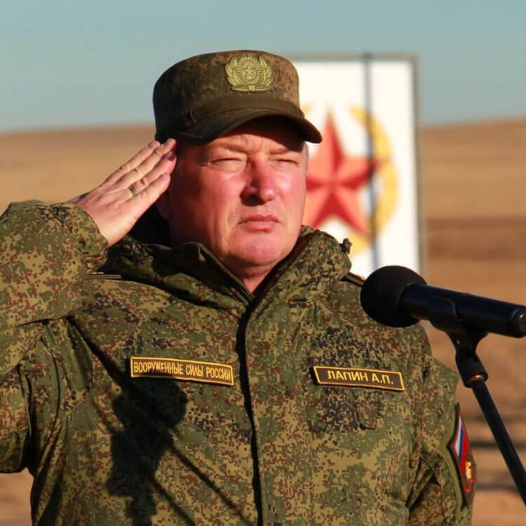 За что уволили генерала Лапина?