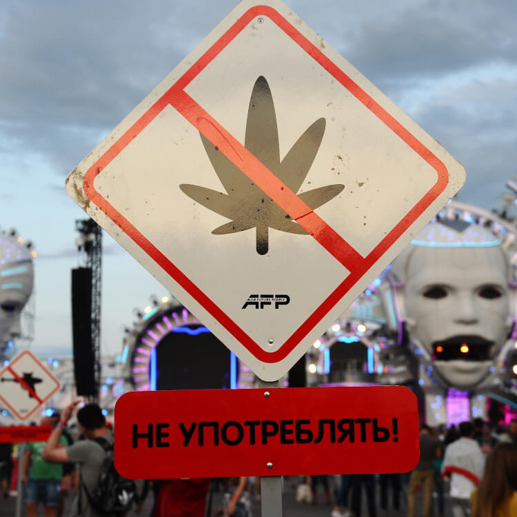 Рэперам запретят петь про наркотики? Как новый закон изменит музыку