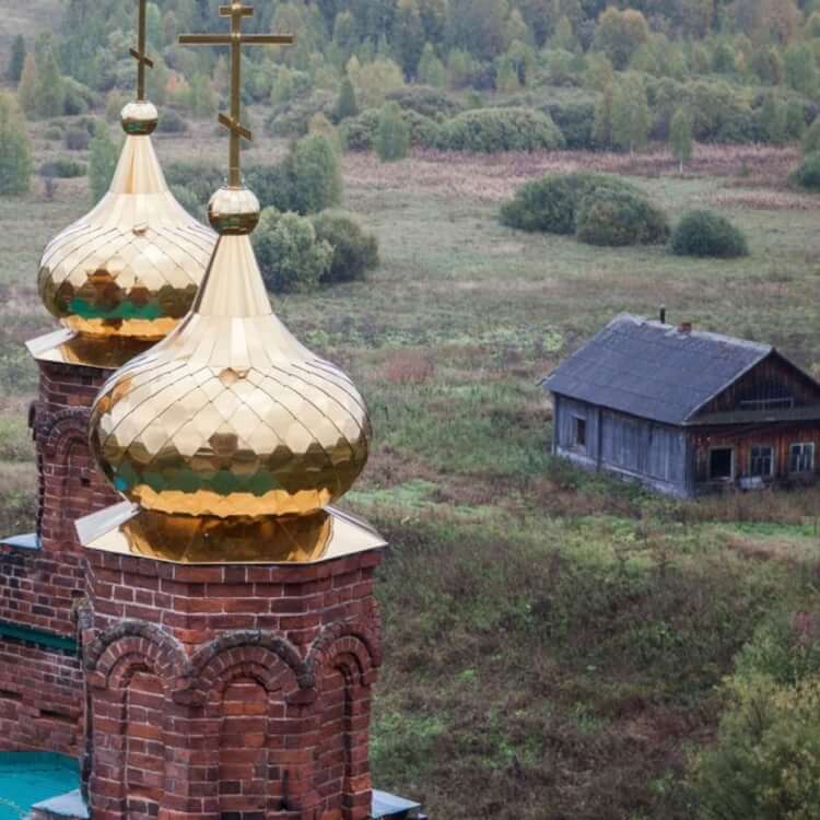 Зачем жители умирающего села в Прикамье восстанавливают разрушенную церковь?